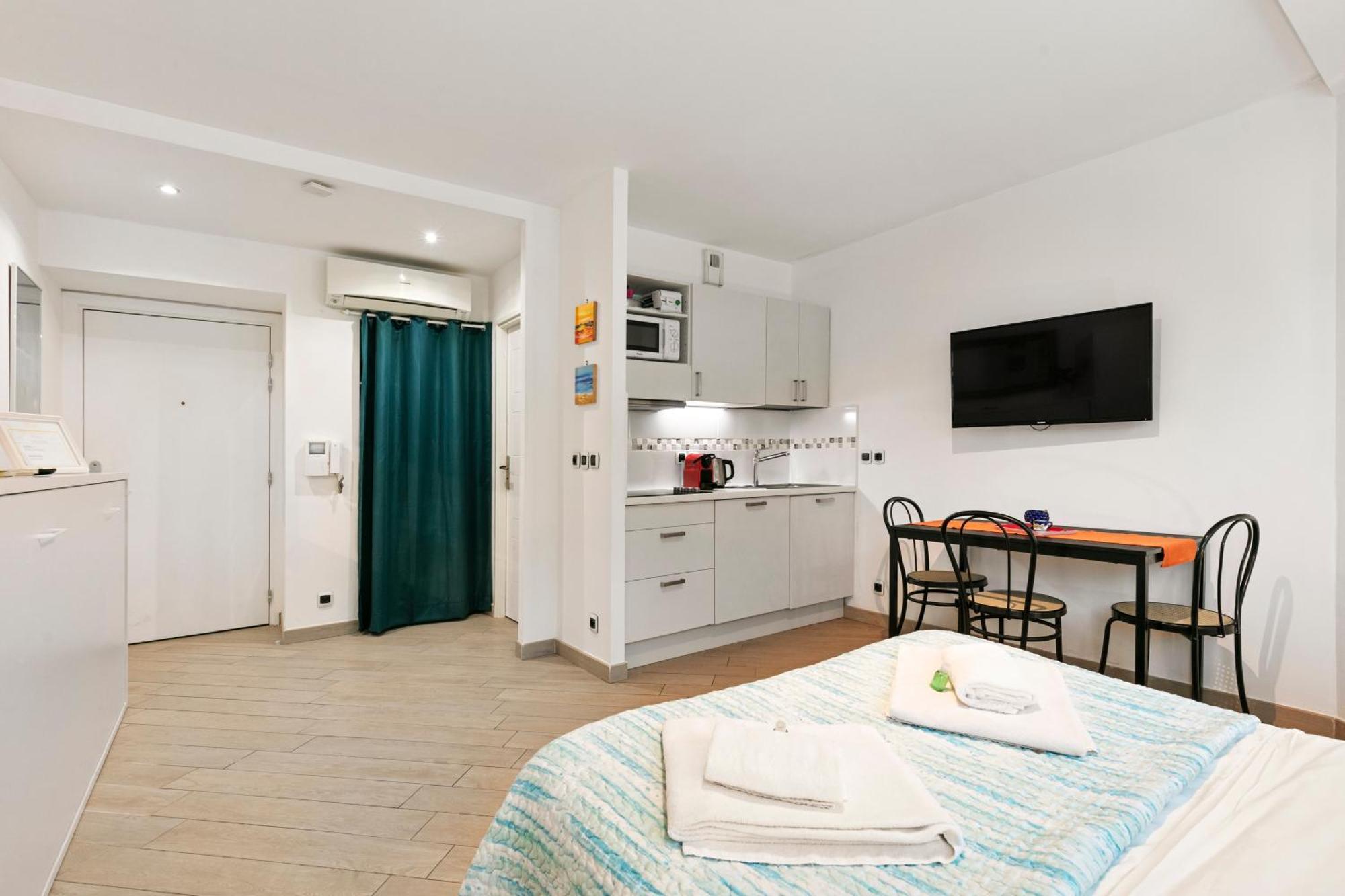 Les Oranges Five Stars Holidayhouse Niza Exterior foto